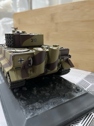 Pack Maquetas de aviones y tanques .