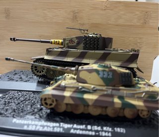 Pack Maquetas de aviones y tanques .