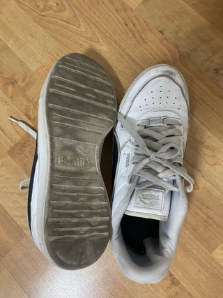 Zapatillas Puma Blancas y Negras