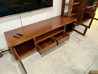 Mueble salón y mesa centro madera noble