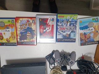 PlayStation 2 con 4 juegos