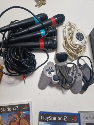 PlayStation 2 con 4 juegos