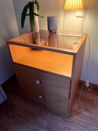 Comodini in legno e vetro