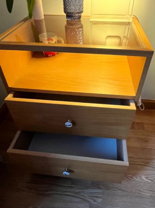 Comodini in legno e vetro