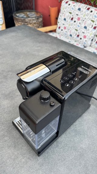 Cafetera Nespresso De'Longhi Lattissima Touch