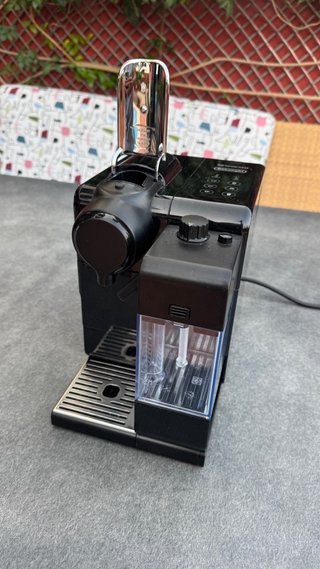 Cafetera Nespresso De'Longhi Lattissima Touch