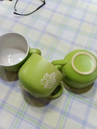 Set de 3 tazas verdes con diseño de hoja