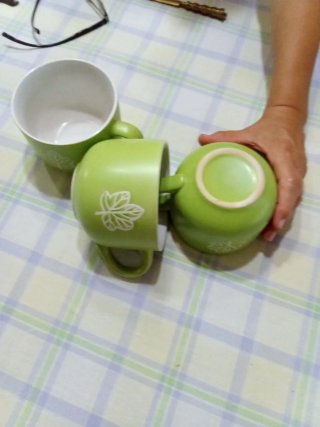 Set de 3 tazas verdes con diseño de hoja