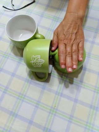 Set de 3 tazas verdes con diseño de hoja