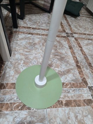 Perchero infantil con diseño de manzanas