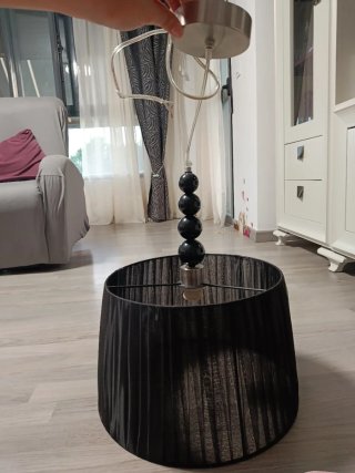 Lámpara de dormitorio negra