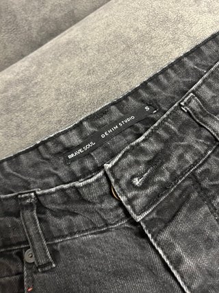 Jeans corti strappati