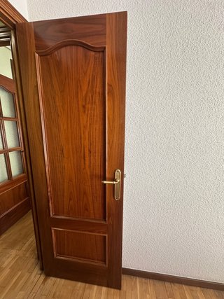Puerta interior de madera