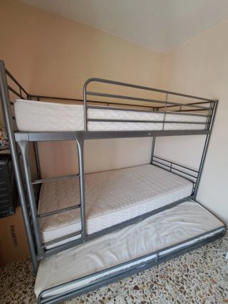 Litera Metálica Gris Ikea con Cama Inferior