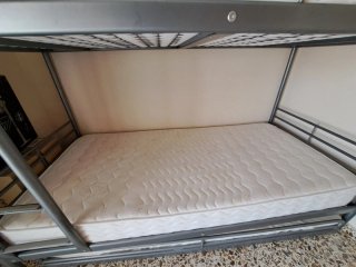 Litera Metálica Gris Ikea con Cama Inferior