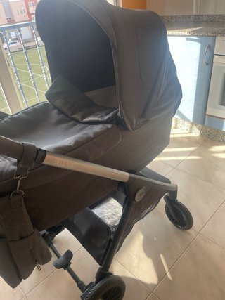Carrito de bebé Chicco gris