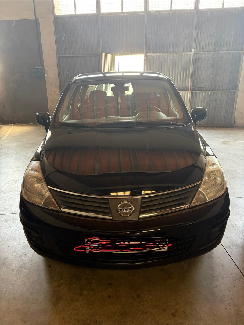Nissan Tiida 2008 - foto 1