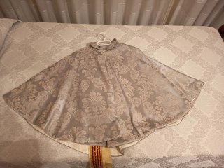 Capa Fallera 9 a 14 años o talla S.Gris y plata.