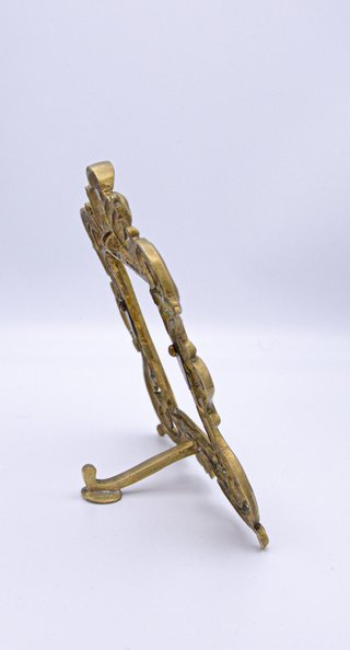 Marco de mesa dorado ornamentado