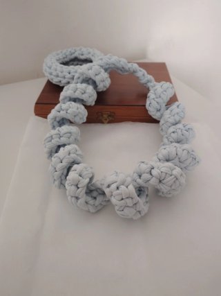 Set collana + bracciale uncinetto. Nuovo