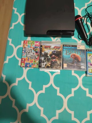 Consola PS3 con juegos y mando
