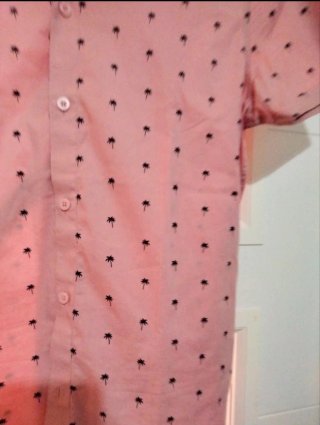 Camisa rosa estampada palmeras