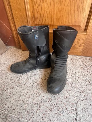 Botas de moto hombre negras sin apenas uso.
