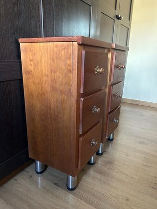 Mesitas de noche de madera y metal
