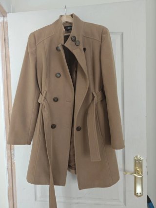 Abrigo beige usado dos veces