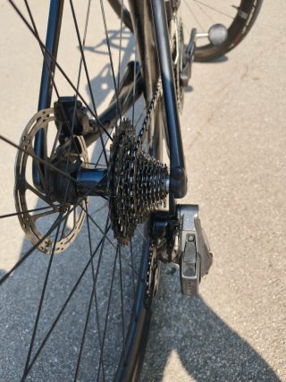Specialized Tarmac SL6 Disc Pro – SRAM Force AXS –