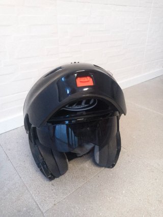 Casco de moto modular MT negro con gafas de sol