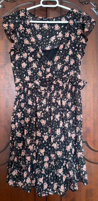 Vestido floral negro y rosa