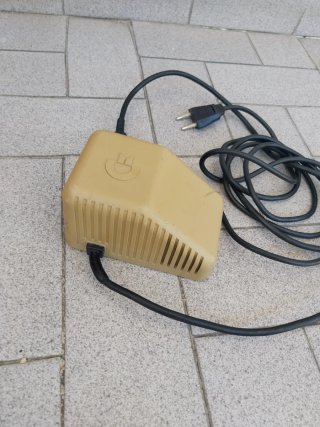 Alimentatore Commodore Beige