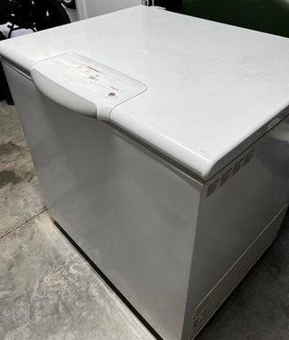 Arcón Congelador Electrolux ECP21108W