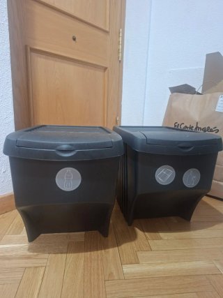 Cubos de basura apilables