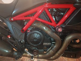 Ducati Diavel Carbon Negra Roja