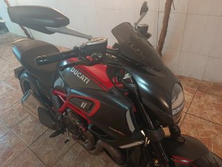 Ducati Diavel Carbon Negra Roja