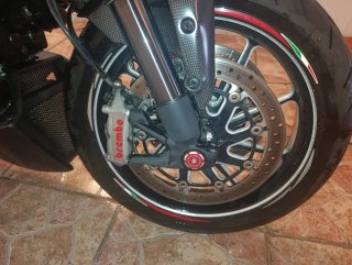 Ducati Diavel Carbon Negra Roja
