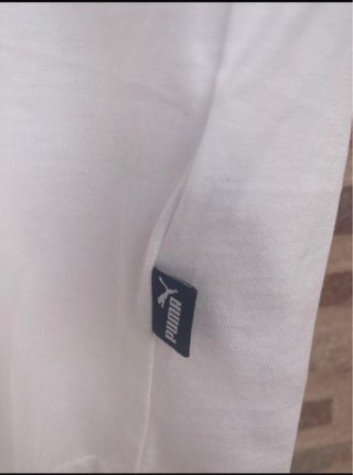 Camiseta Puma Blanca con Zapatillas