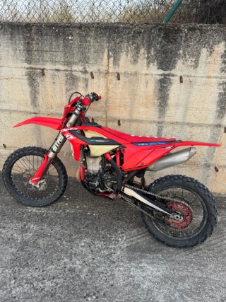 Beta 350 4T Enduro del 2023.