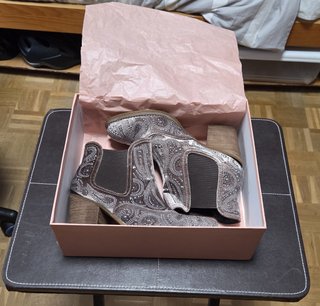 Botines Alma en Pena T38 pedrería taupe