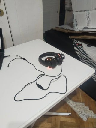 Cascos negros con luces