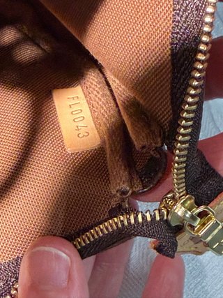 Louis Vuitton Petit Bucket Marrón