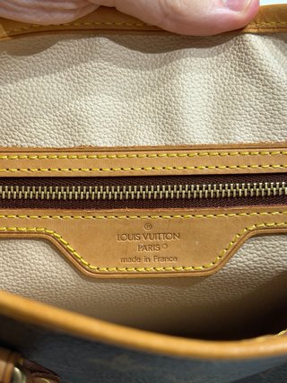 Louis Vuitton Petit Bucket Marrón