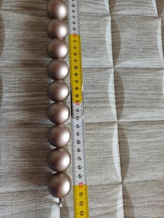 Collana di design, perle grandi nude champagne