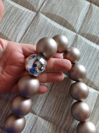Collana di design, perle grandi nude champagne