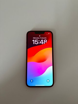 iPhone 13 en color rojo, 128 GB de memoria