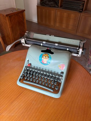 Máquina de escribir Hispano Olivetti