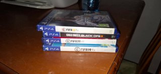 Pack 4 Juegos PS4: FIFA 18, 19, 20 y Black Ops