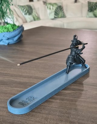 Quemador incienso samurai negro